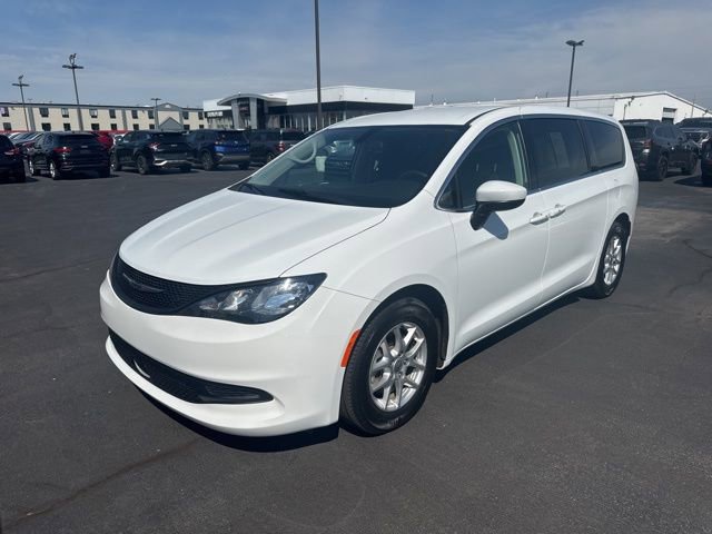 Used 2022 Chrysler Voyager LX FWD image 9