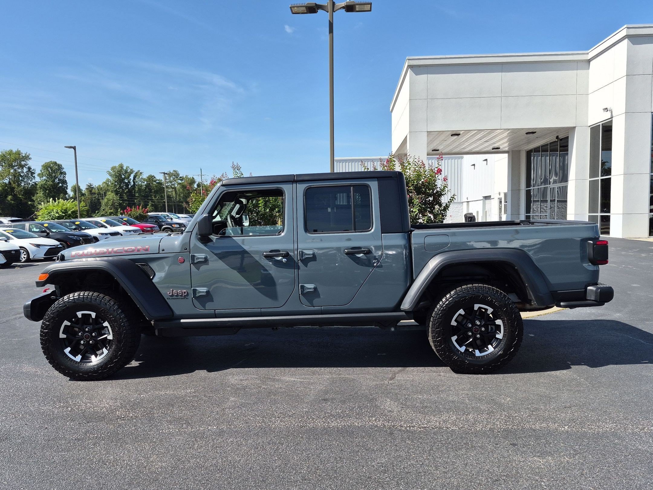 Used 2026 Jeep Gladiator Rubicon AWD/4WD image 8
