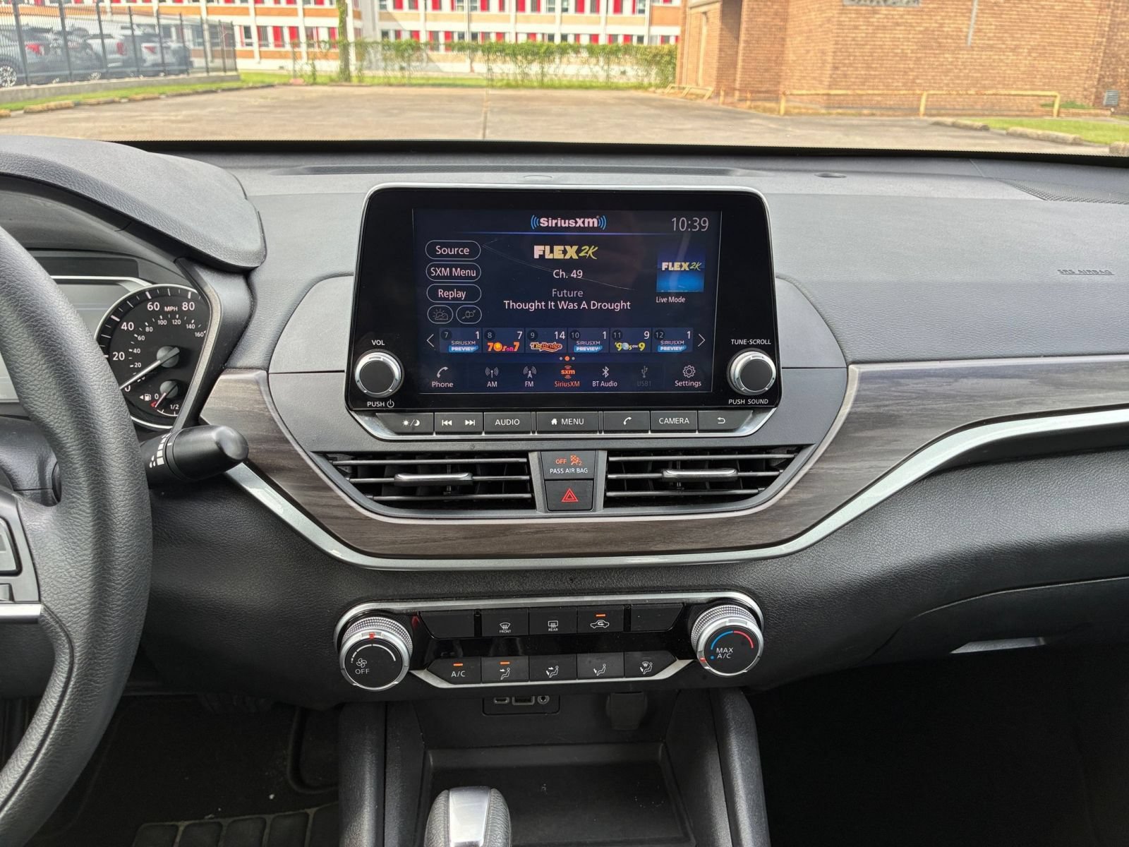 Used 2025 Nissan Altima 2.5 SV FWD image 16