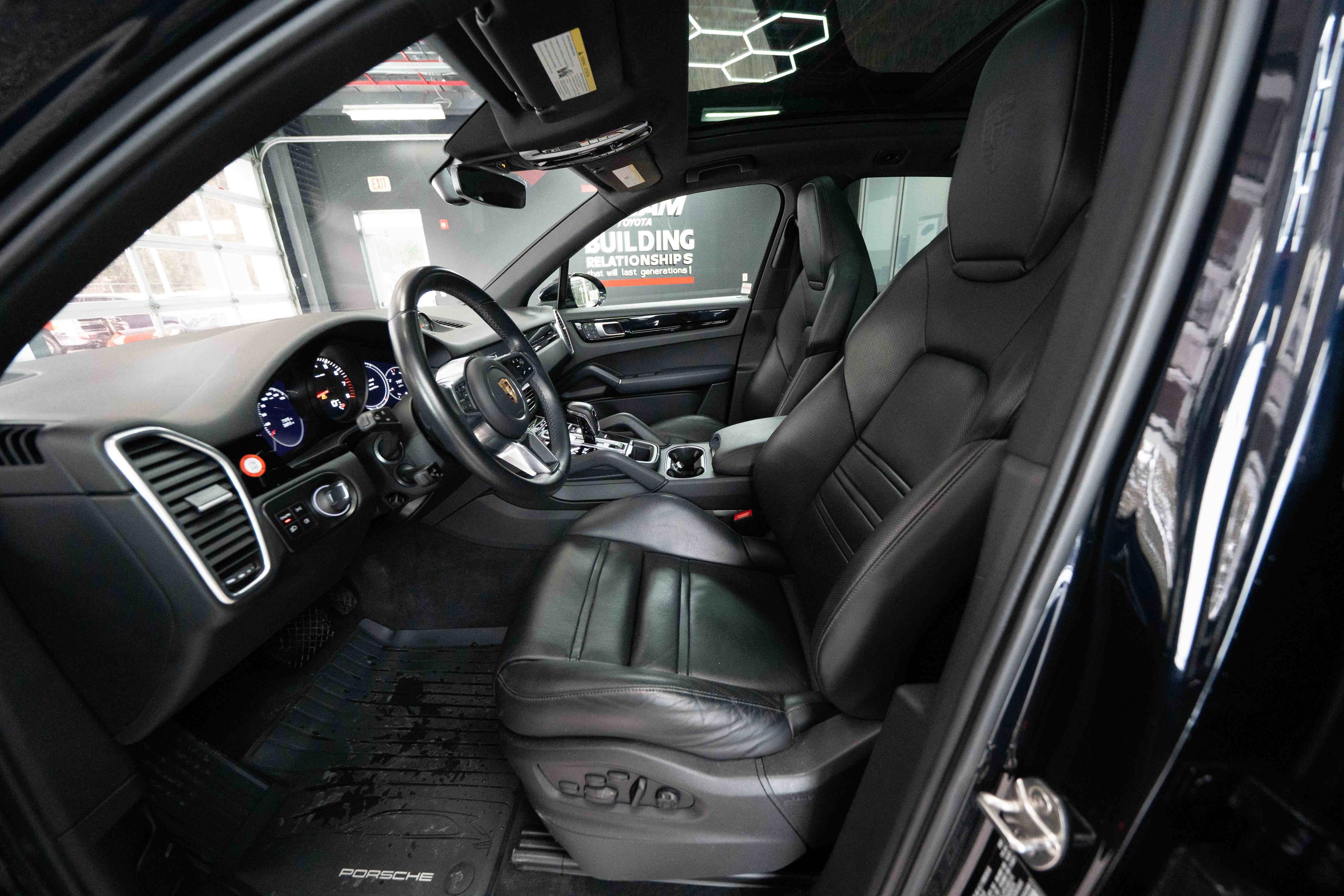 Used 2023 Porsche Cayenne image 9