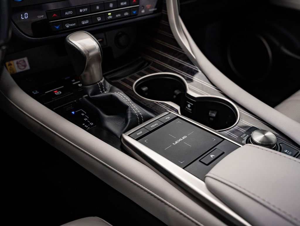 Used 2022 Lexus RX 450hL Luxury w/ Cold Area Package (CT) image 38