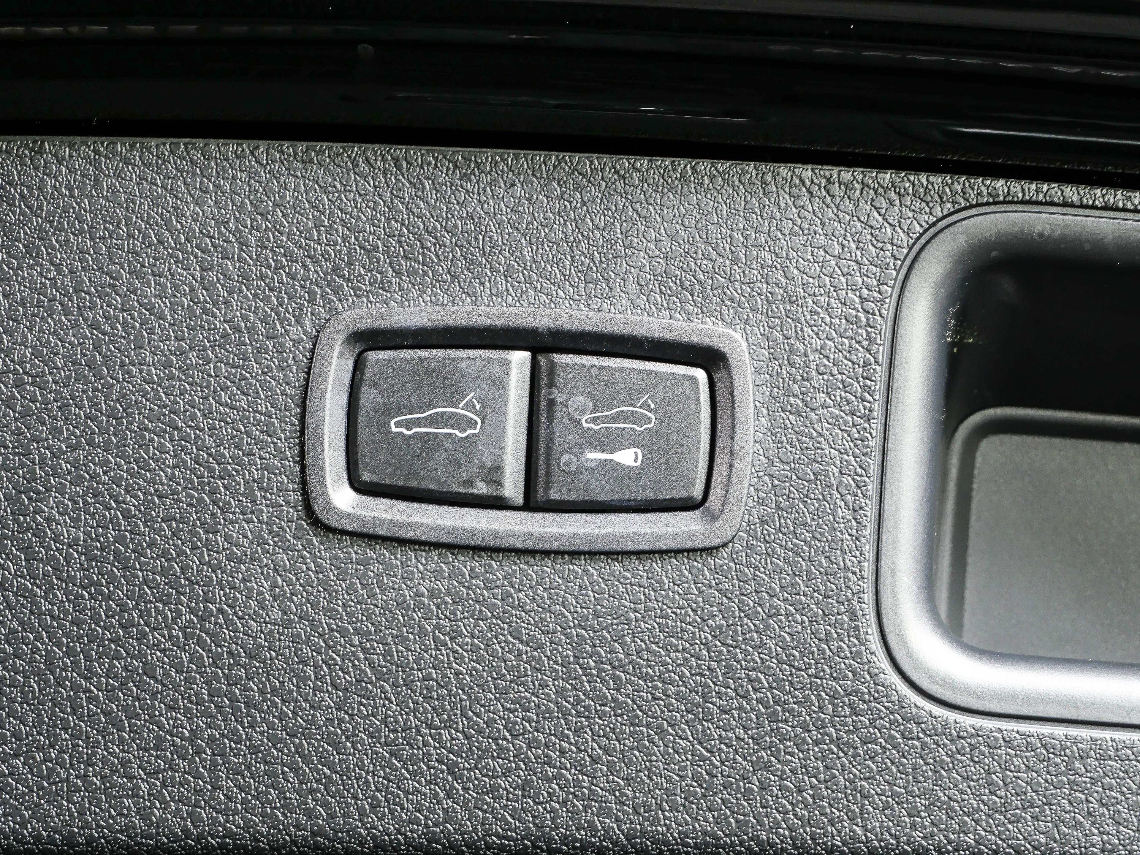 Certified 2023 Porsche Macan S AWD/4WD image 34