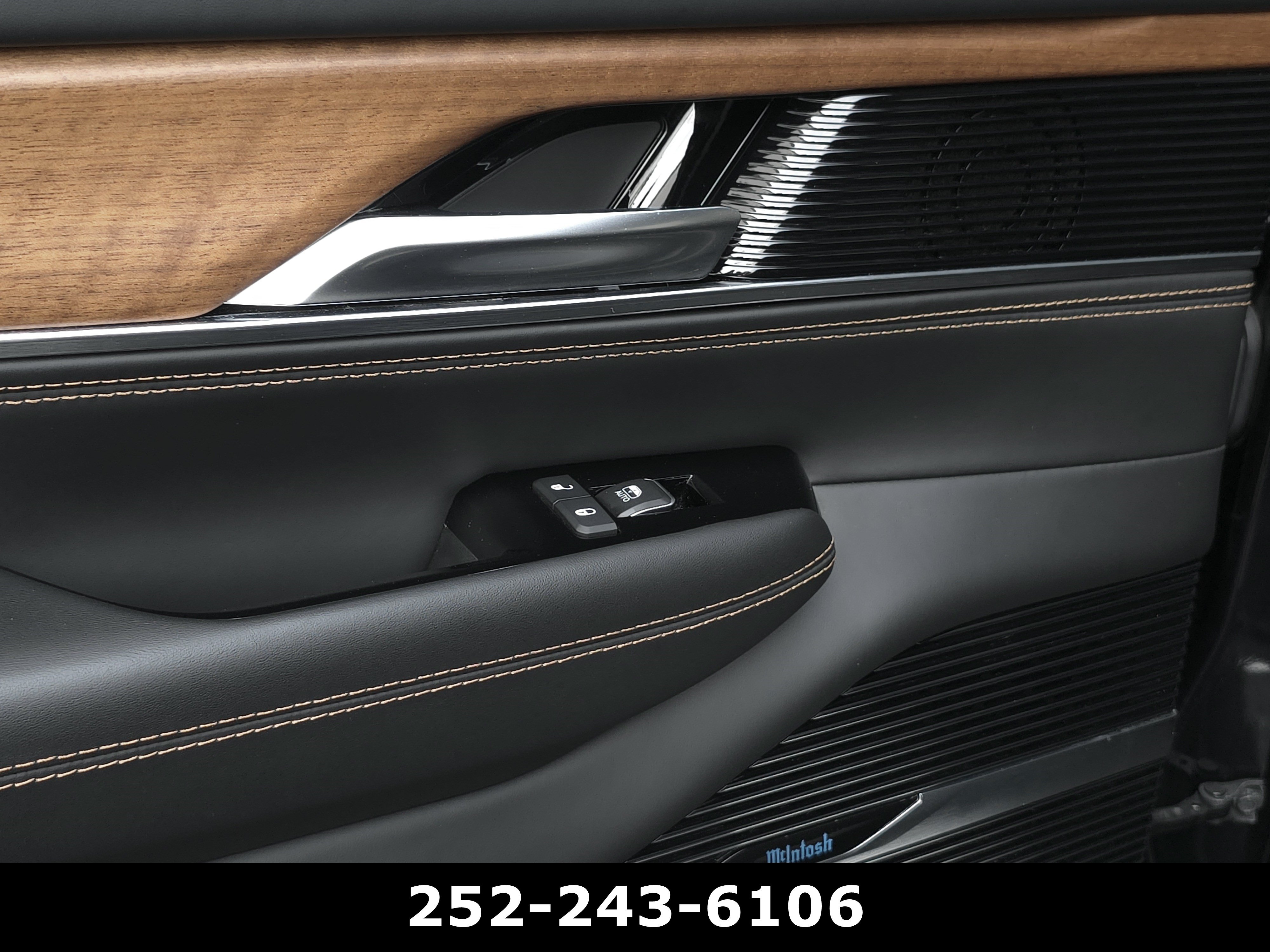 Used 2023 Jeep Grand Wagoneer Series III AWD/4WD image 42