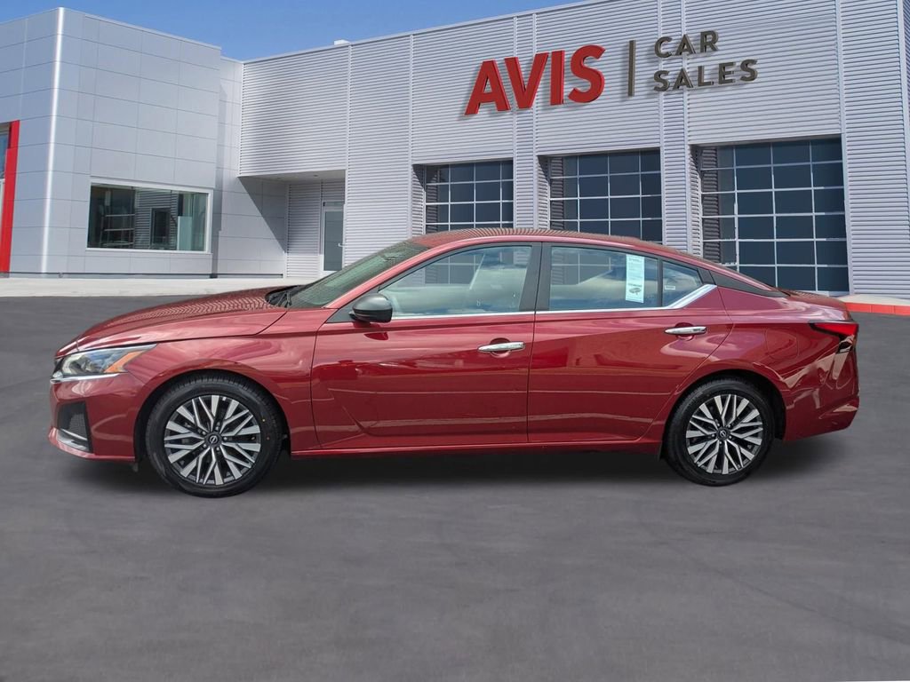 Used 2024 Nissan Altima 2.5 SV image 9