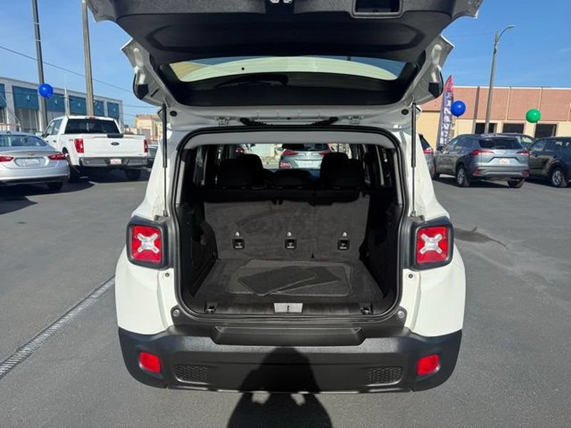 Used 2023 Jeep Renegade Latitude AWD/4WD image 11