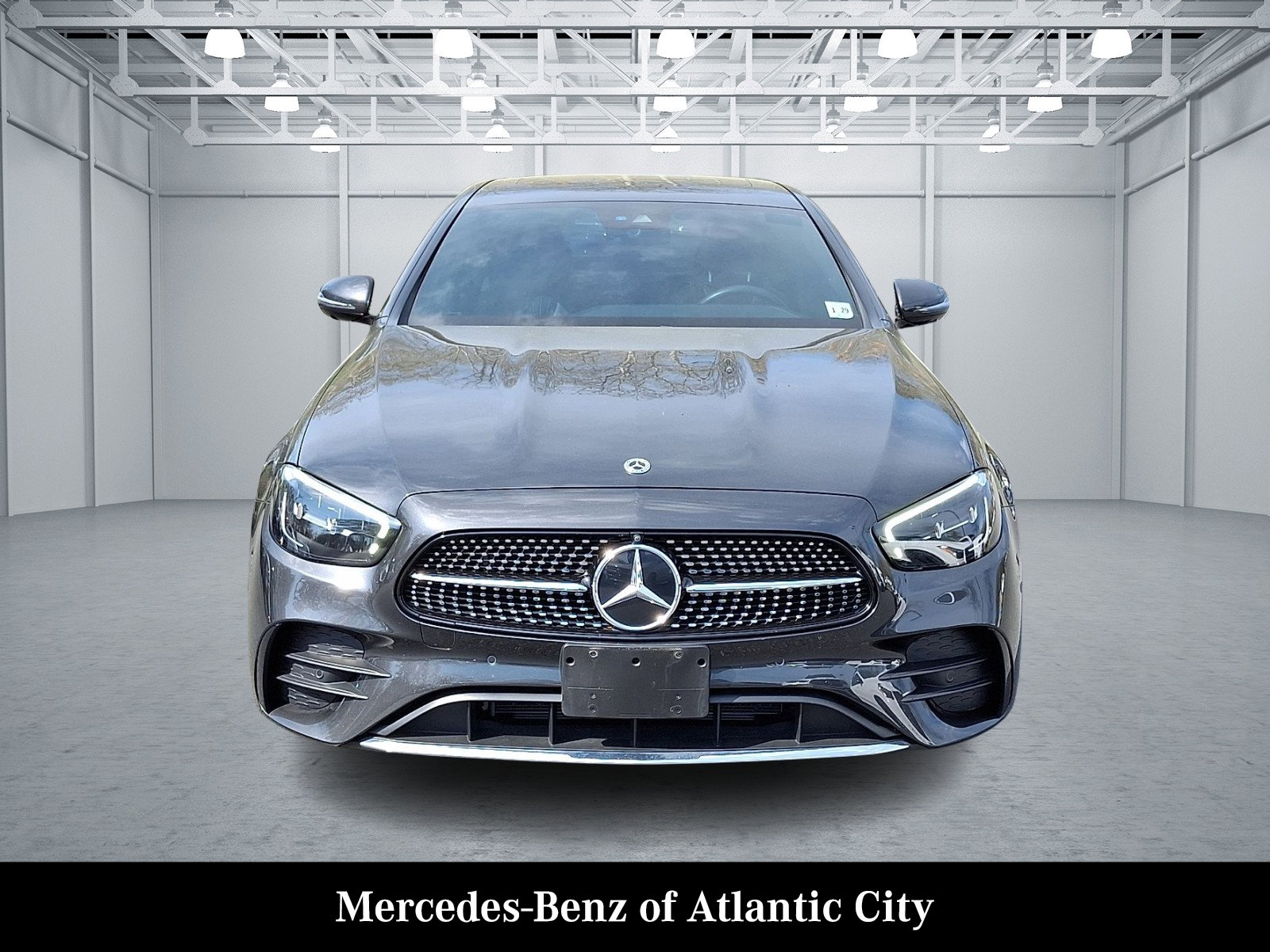 Used 2023 Mercedes-Benz E 350 4MATIC image 2