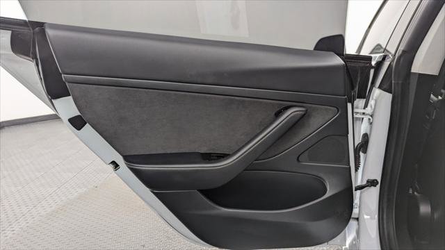 Used 2020 Tesla Model 3 Standard Range image 14