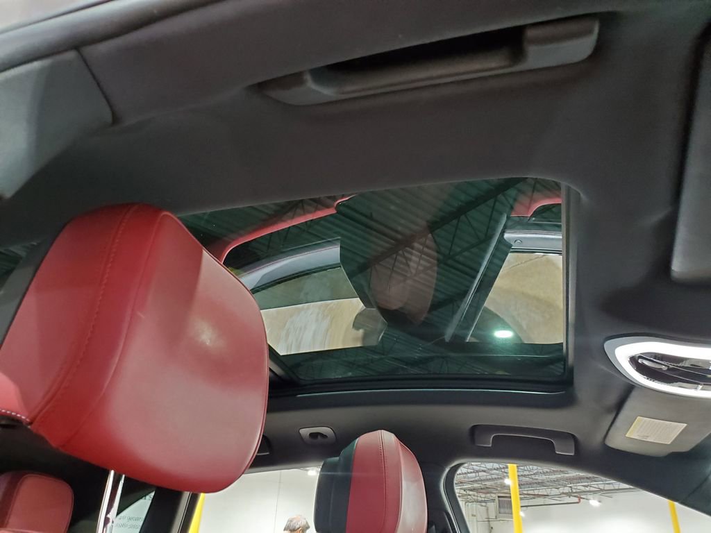 Used 2021 Porsche Macan S image 16