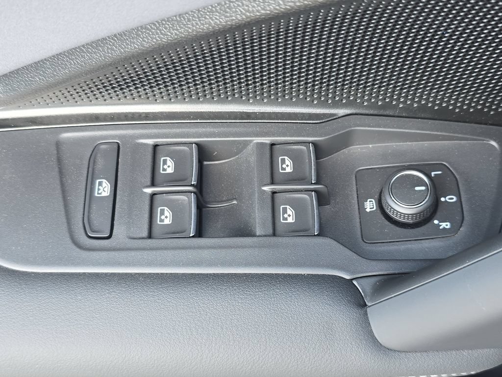 New 2026 Volkswagen Tiguan SE R-Line AWD/4WD image 23