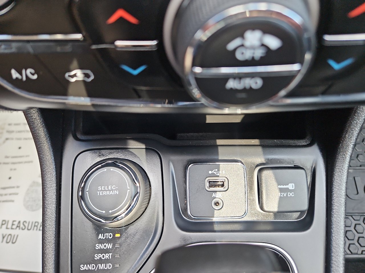 Used 2020 Jeep Cherokee Latitude Plus image 38