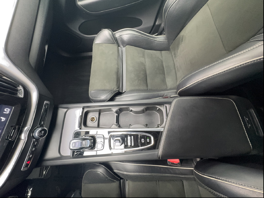 Used 2019 Volvo XC60 T8 R-Design AWD/4WD image 45