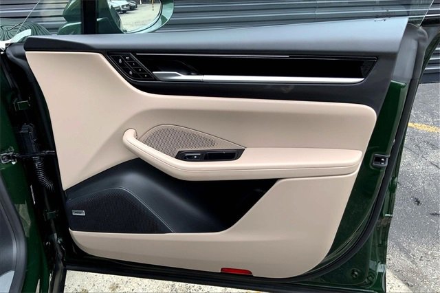 Used 2025 Porsche Macan Electric image 42