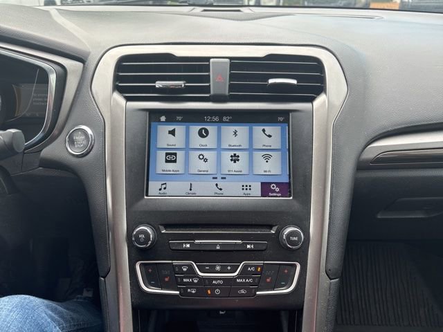 Used 2017 Ford Fusion SE w/ Fusion SE Technology Package FWD image 11