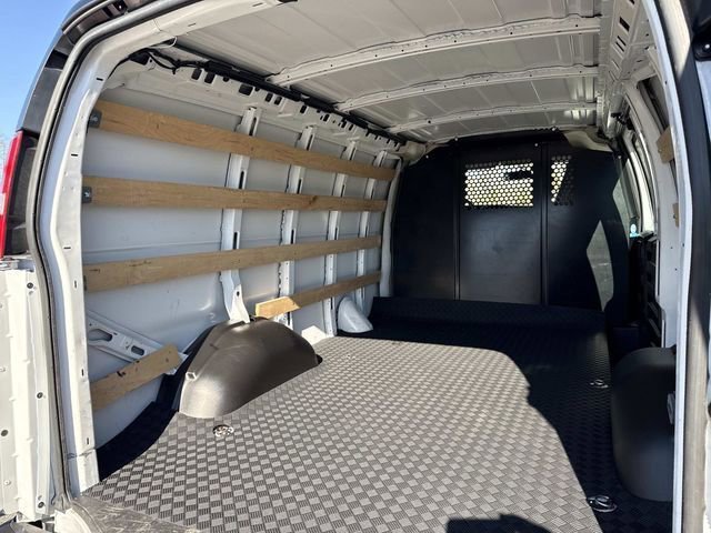 Used 2024 GMC Savana 2500 w/ Driver Convenience Package image 17