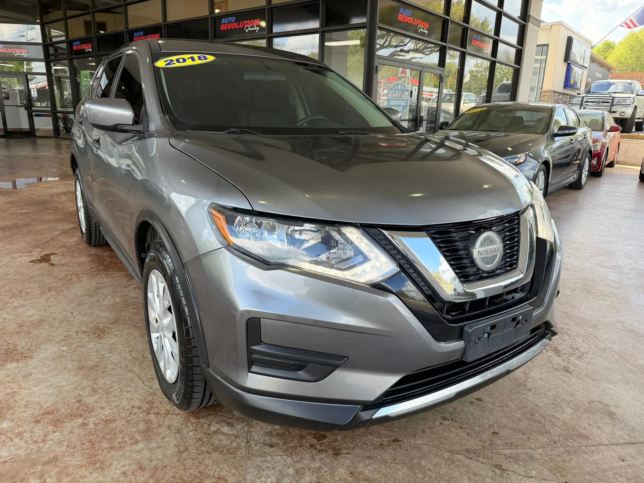 Used 2018 Nissan Rogue S AWD/4WD image 1