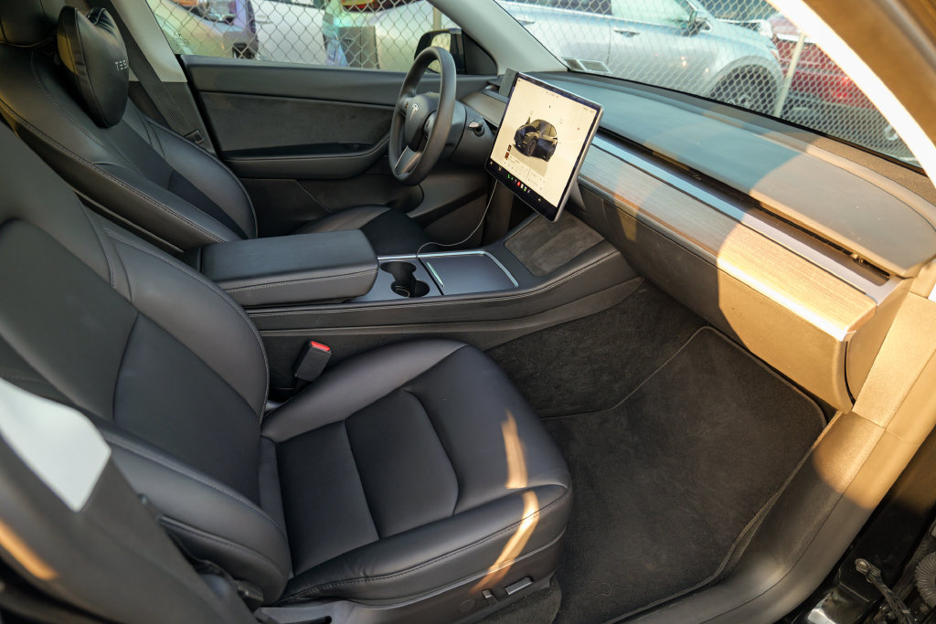Used 2022 Tesla Model Y Performance AWD/4WD image 33
