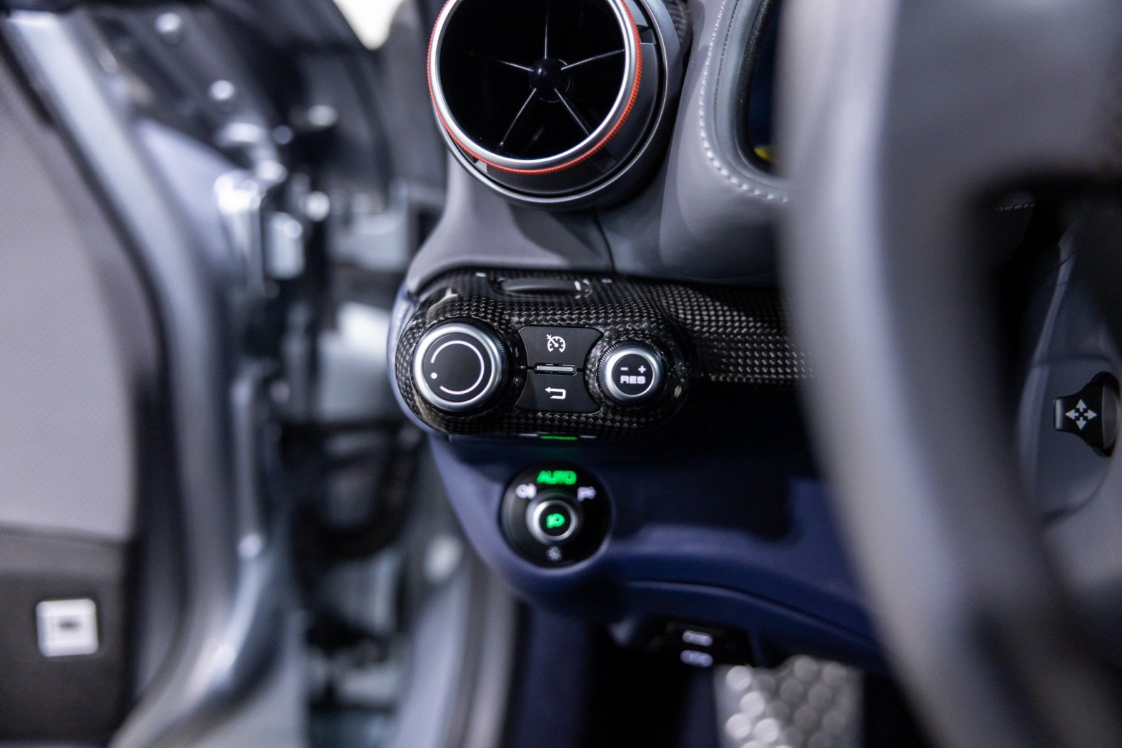 Used 2019 Ferrari 812 Superfast RWD image 41