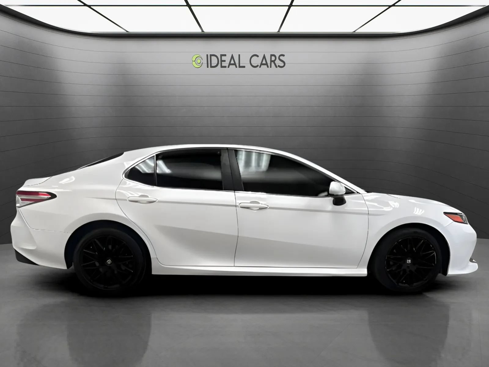 Used 2018 Toyota Camry LE FWD image 4