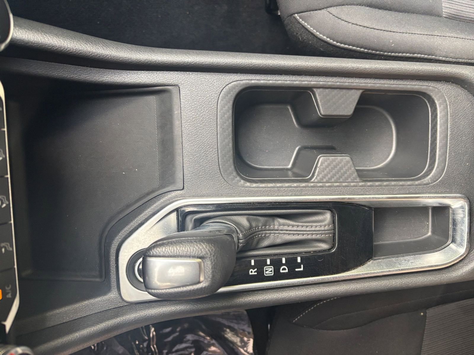Used 2024 Nissan Sentra SV FWD image 40