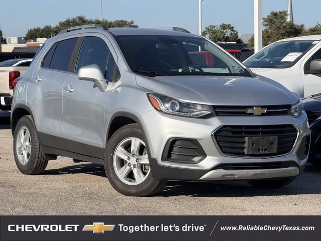 Used 2017 Chevrolet Trax LT FWD image 2