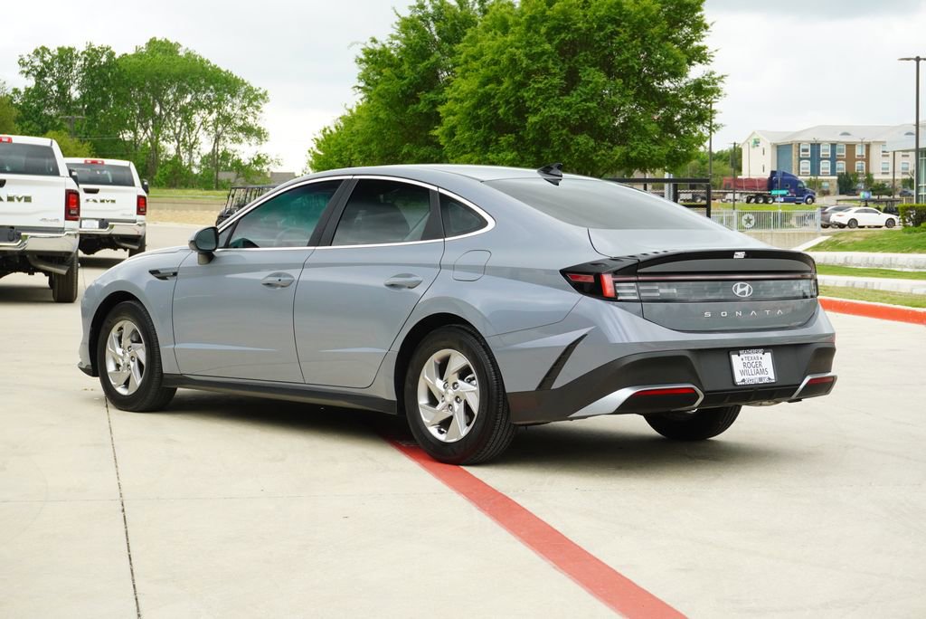 Used 2025 Hyundai Sonata SE image 3