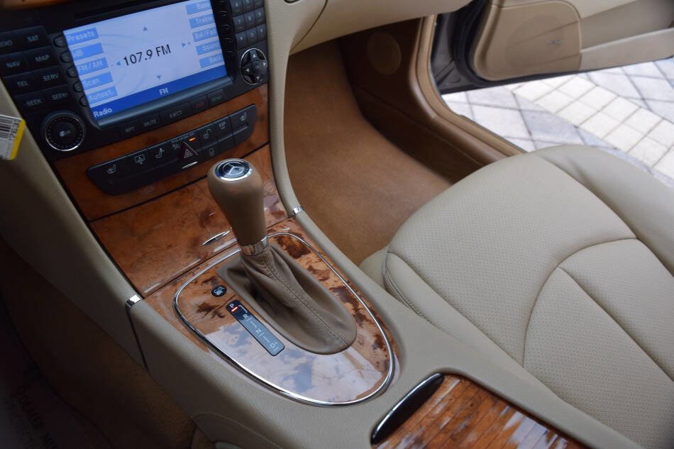 Used 2008 Mercedes-Benz E 350 4MATIC Sedan image 59