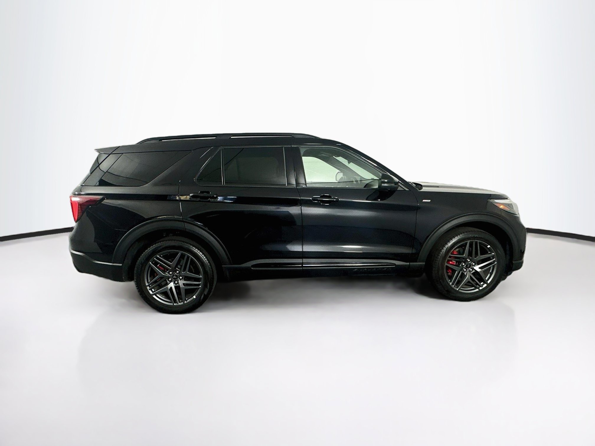 Used 2025 Ford Explorer ST-Line w/ ST-Line Street Pack AWD/4WD image 10