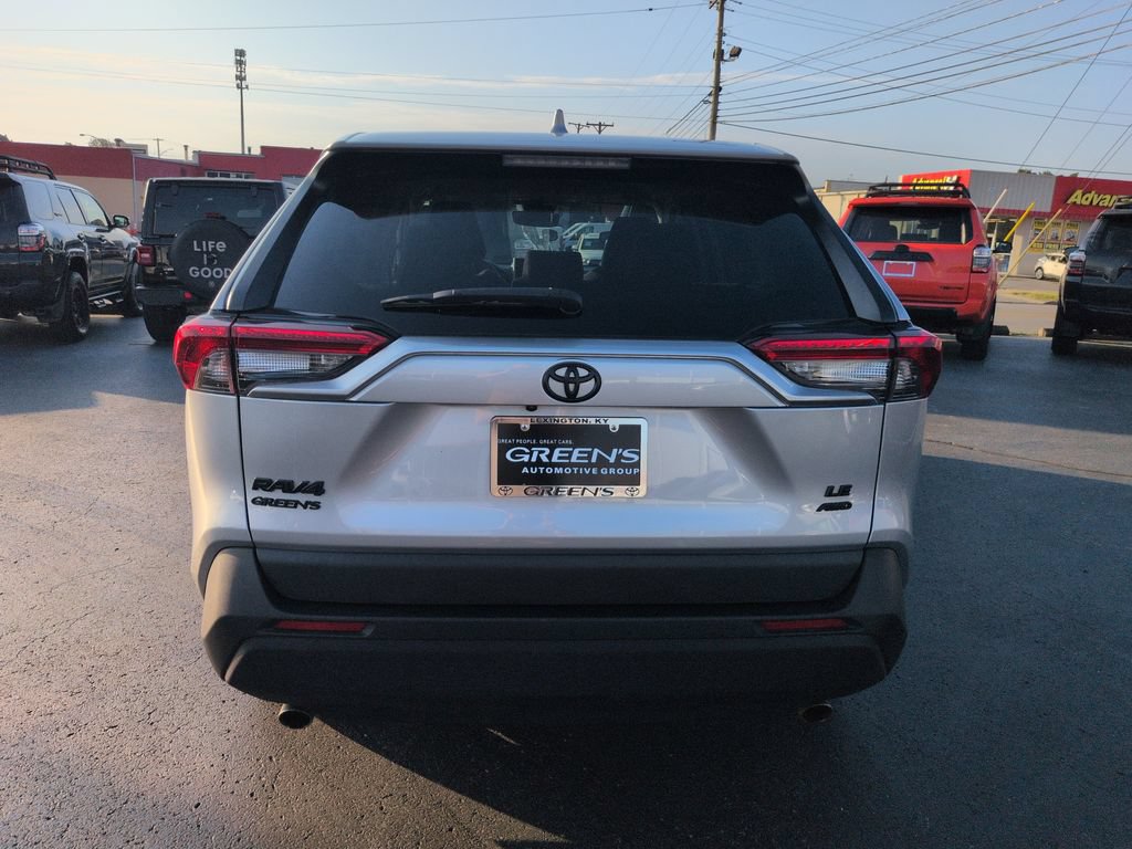 Certified 2024 Toyota RAV4 LE AWD/4WD image 4