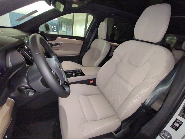 New 2026 Volvo XC90 T8 Plus w/ Protection Package AWD/4WD image 13
