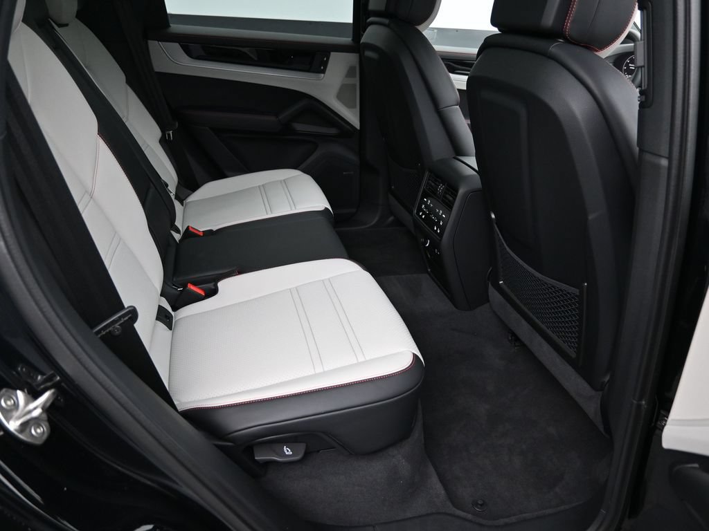 Certified 2026 Porsche Cayenne AWD/4WD image 21