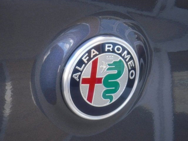 Used 2024 Alfa Romeo Stelvio Veloce image 16