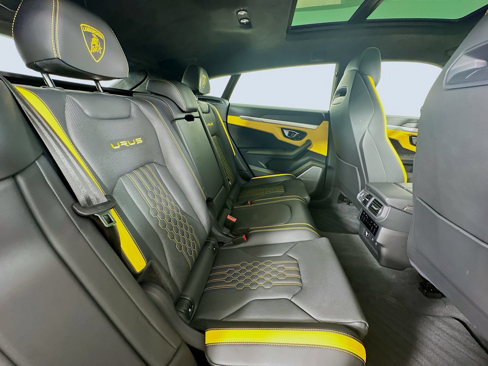Used 2024 Lamborghini Urus S AWD/4WD image 45