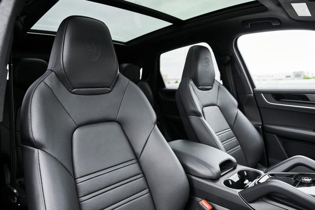 Used 2026 Porsche Cayenne Turbo image 43