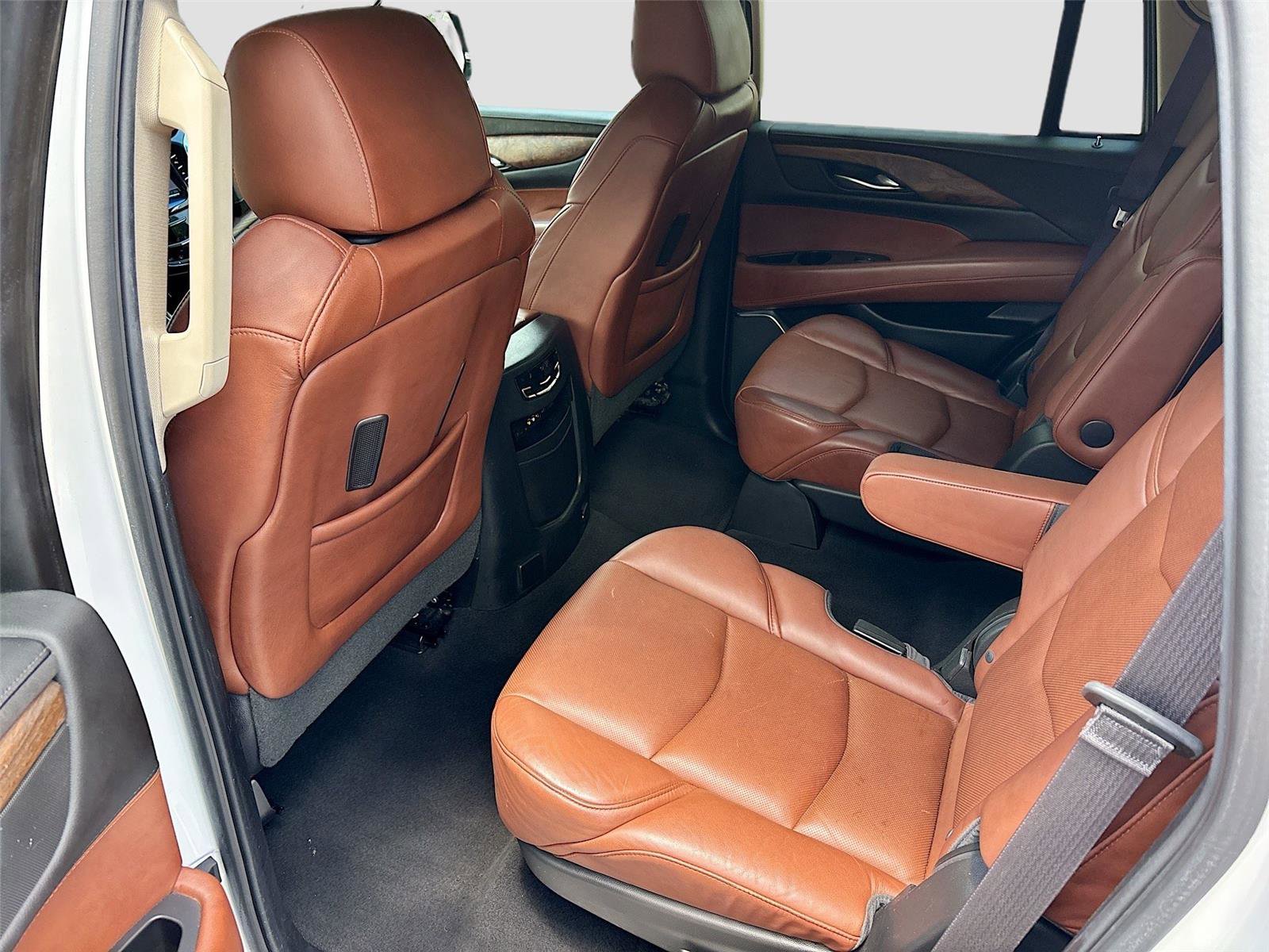 Used 2016 Cadillac Escalade Luxury RWD image 26