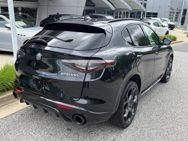 Used 2024 Alfa Romeo Stelvio Veloce AWD/4WD image 5