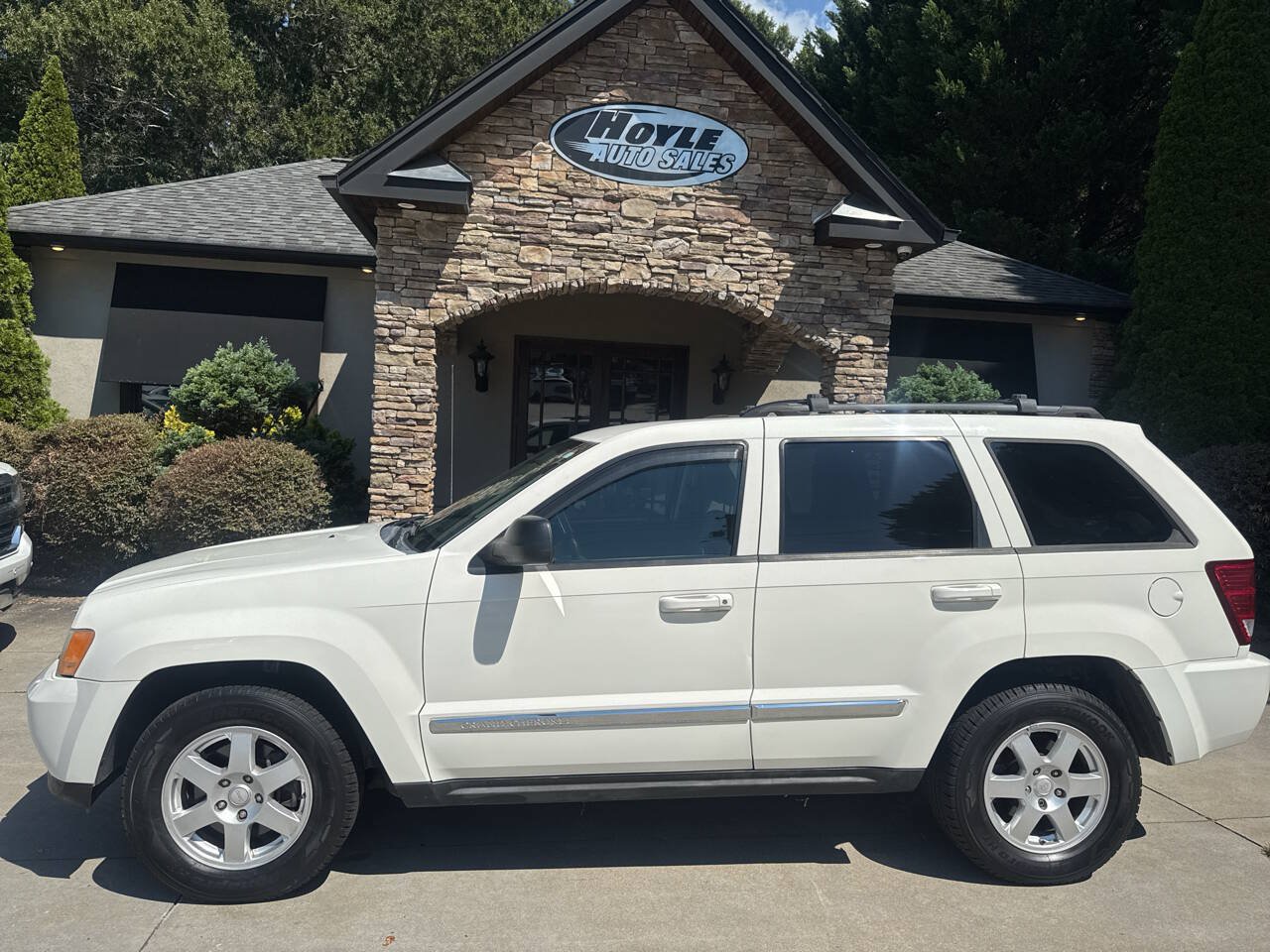 Used 2010 Jeep Grand Cherokee Laredo