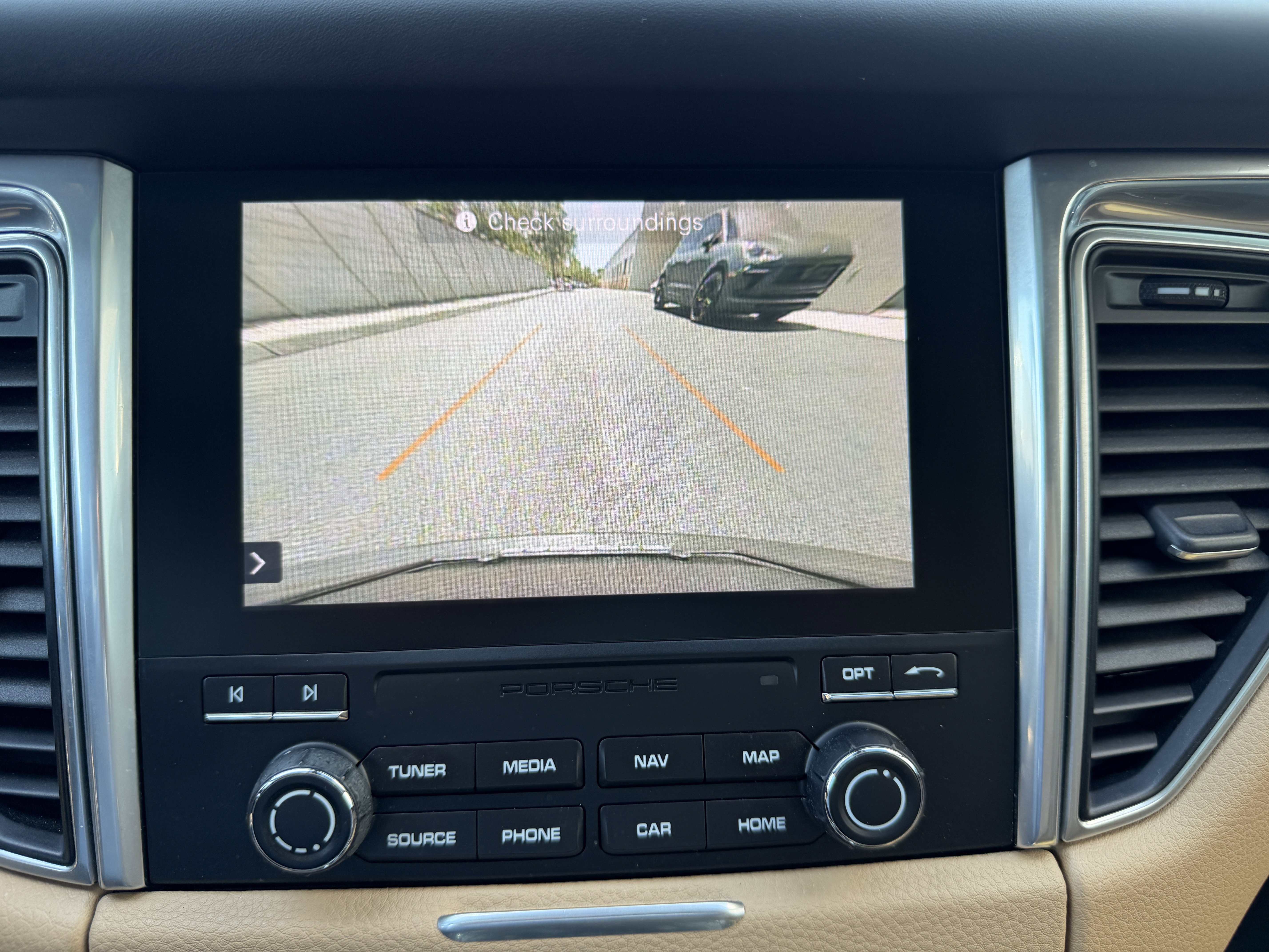 Certified 2017 Porsche Macan AWD/4WD image 27