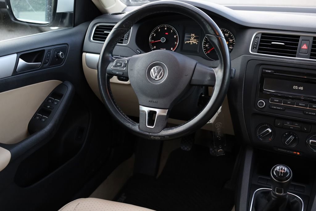 Used 2013 Volkswagen Jetta SE FWD image 21