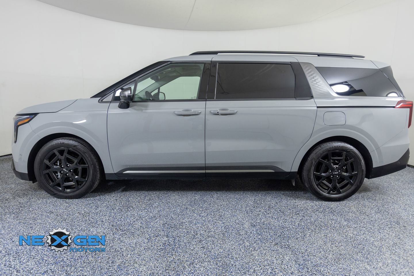 Used 2025 Kia Carnival SX Prestige FWD image 4