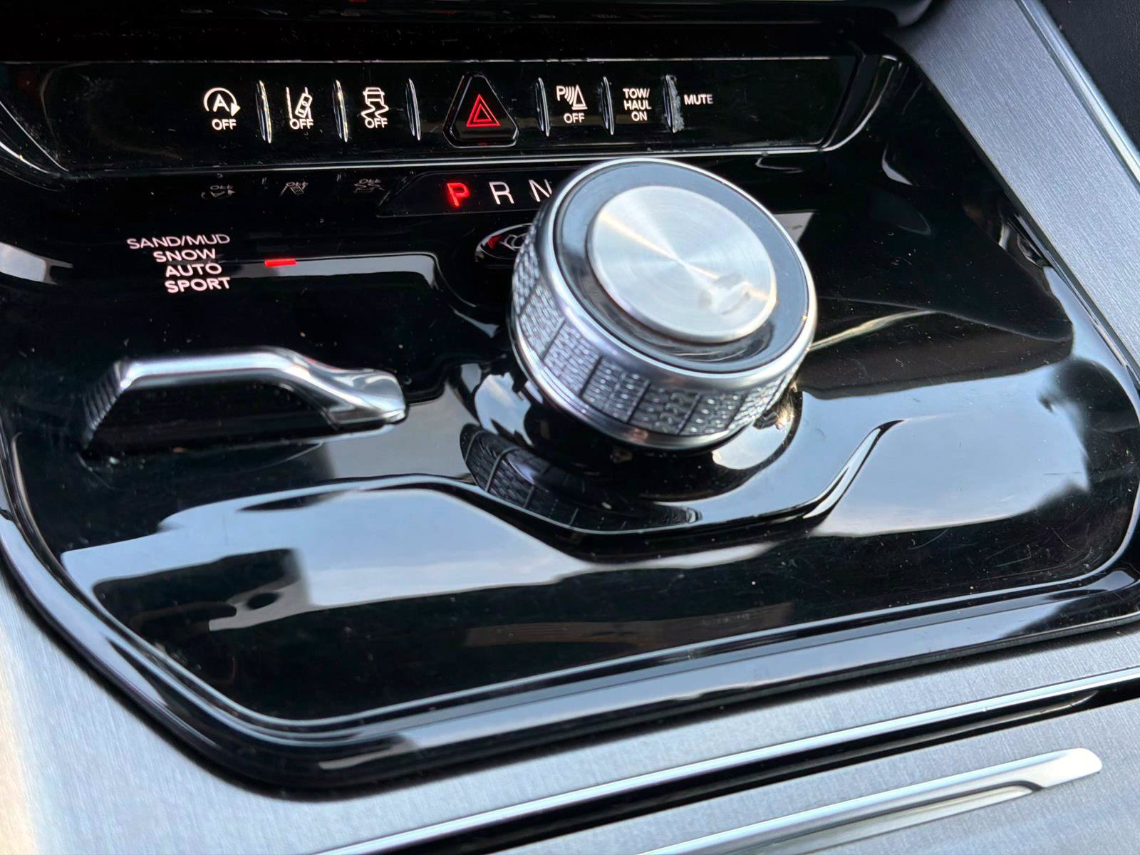 Used 2024 Jeep Wagoneer Series II AWD/4WD image 18