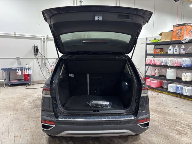 New 2025 Volkswagen Taos SE image 17