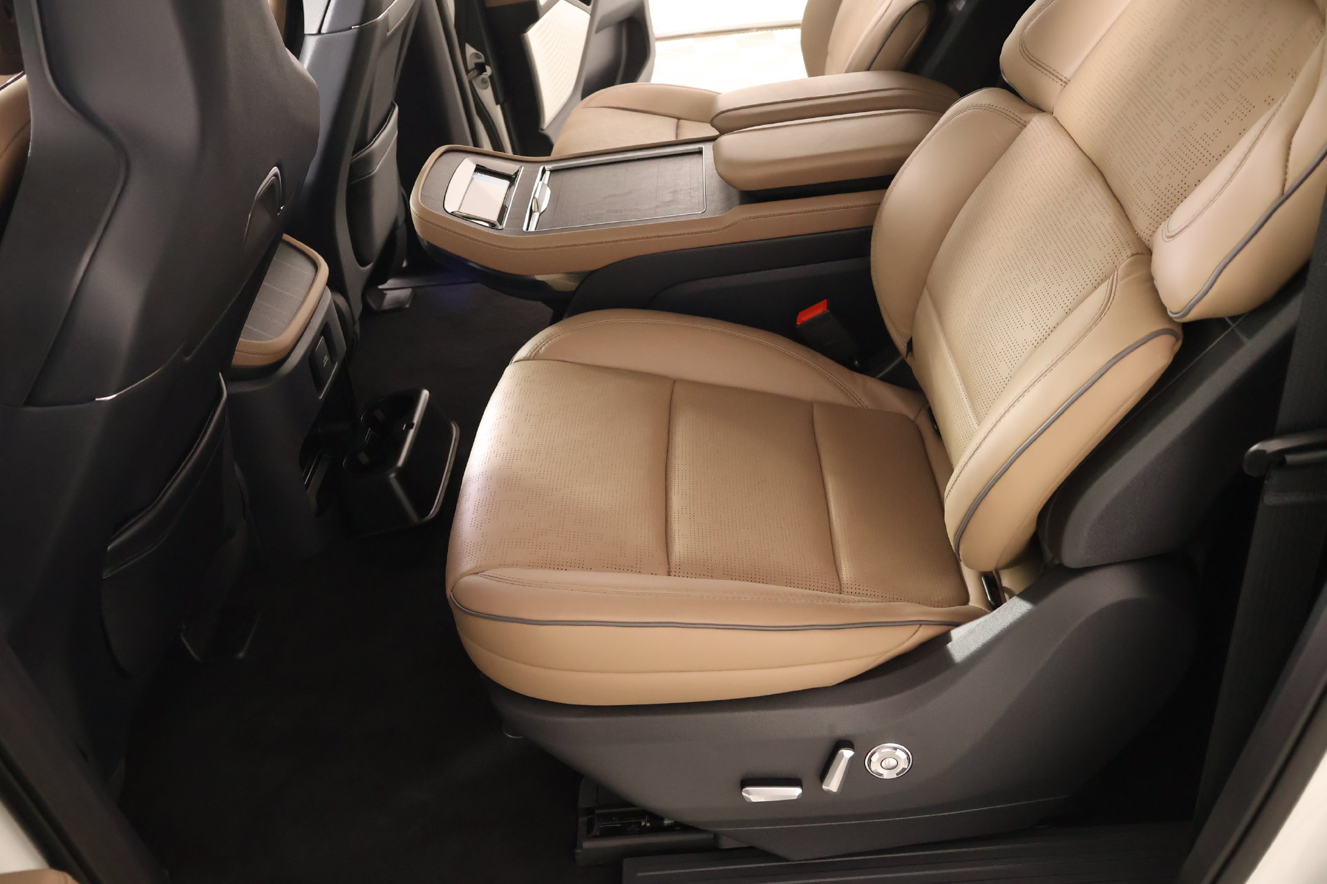 New 2027 Lincoln Navigator L Black Label AWD/4WD image 12