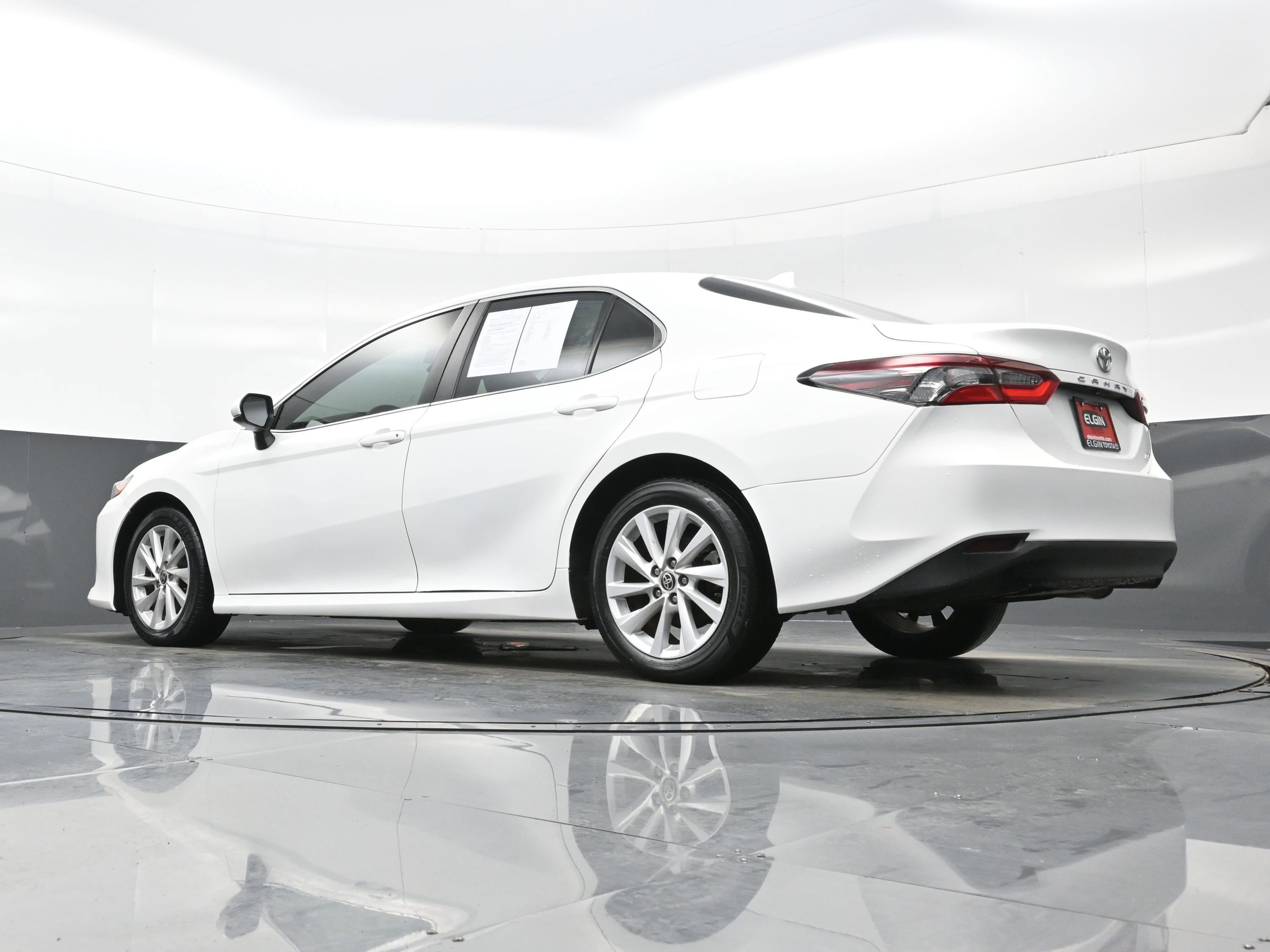 Used 2022 Toyota Camry LE image 27