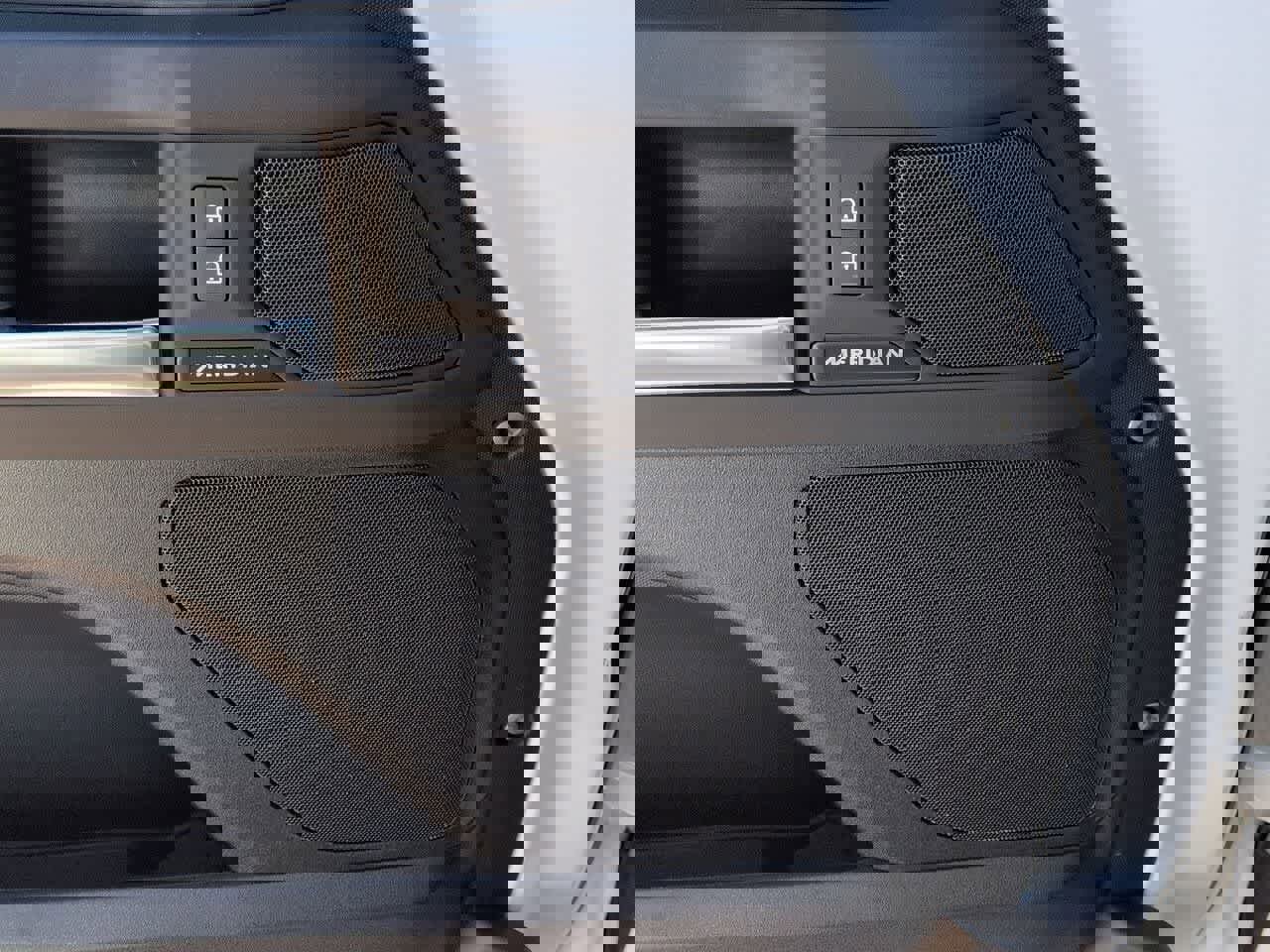 Certified 2025 Land Rover Defender 110 S image 32