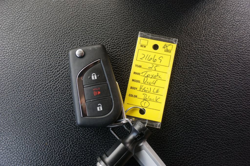 Used 2025 Toyota RAV4 LE image 28