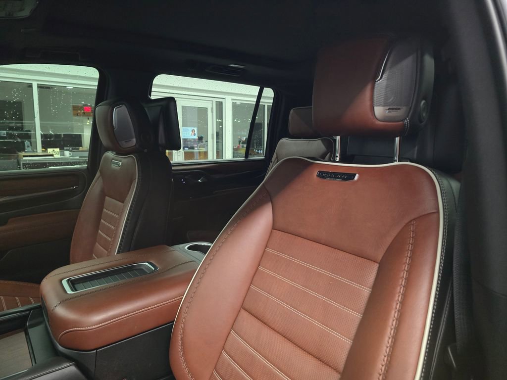 Used 2023 GMC Yukon XL Denali Ultimate AWD/4WD image 19