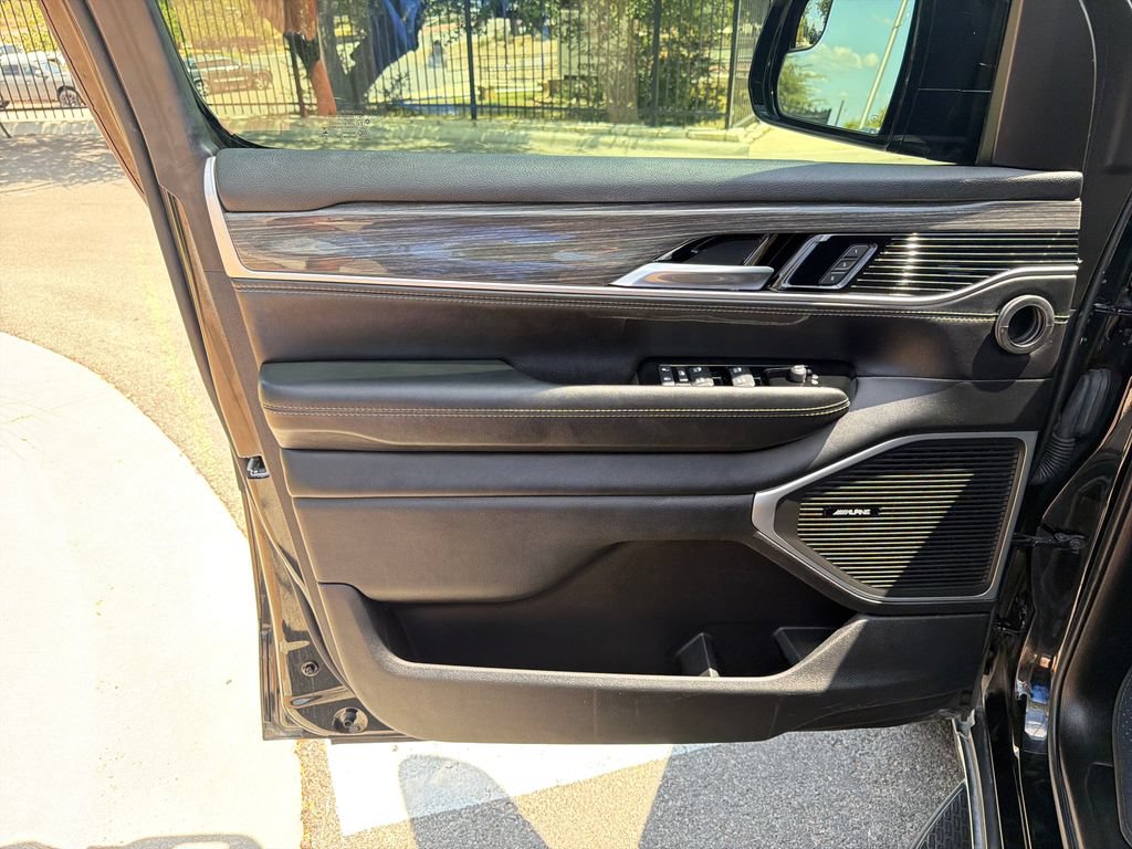 Used 2022 Jeep Wagoneer Series III w/ Flexible Seating Group AWD/4WD image 21