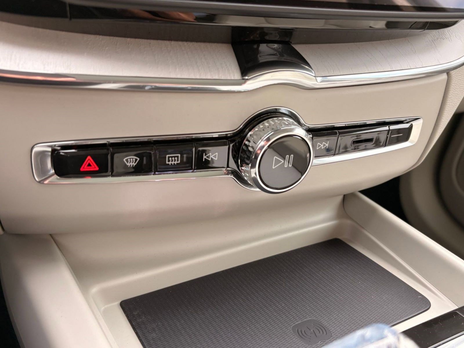 New 2026 Volvo XC60 B5 Ultra w/ Protection Package Premier image 18