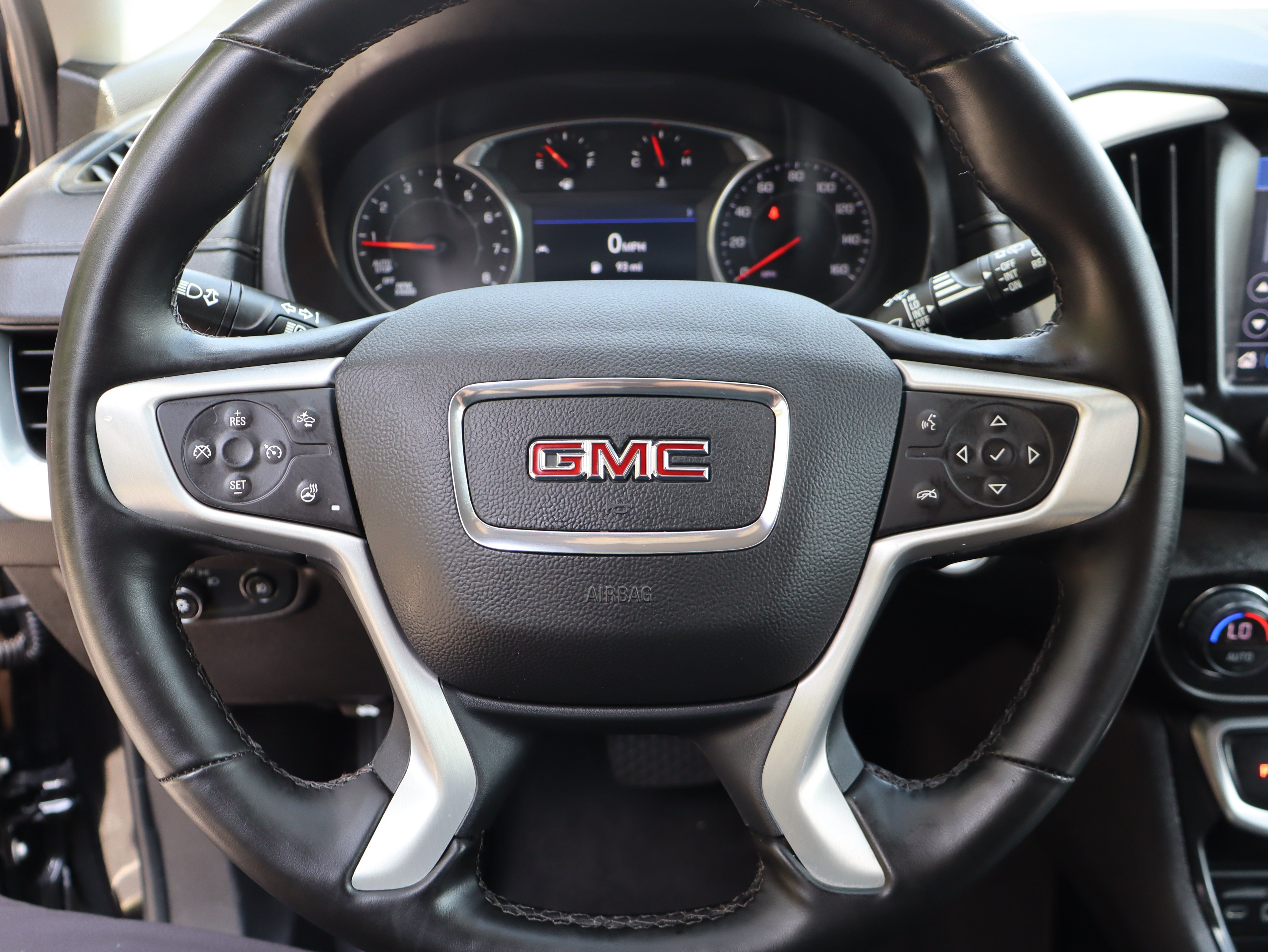Used 2024 GMC Terrain SLT AWD/4WD image 26