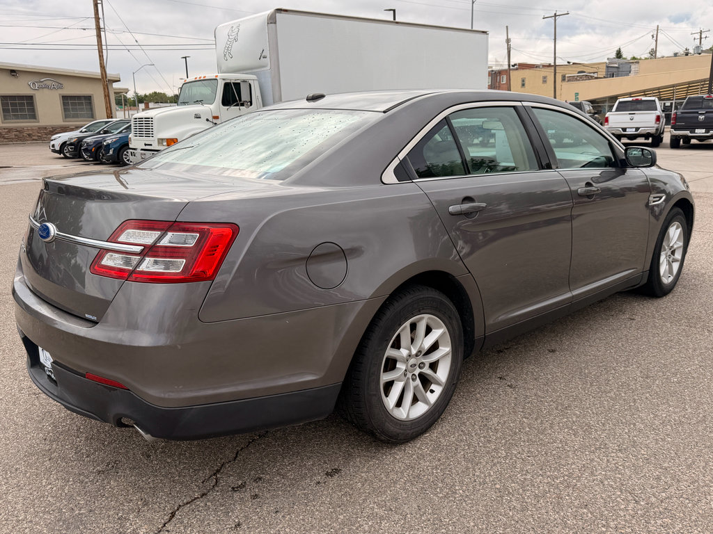 Used 2013 Ford Taurus SE FWD image 6